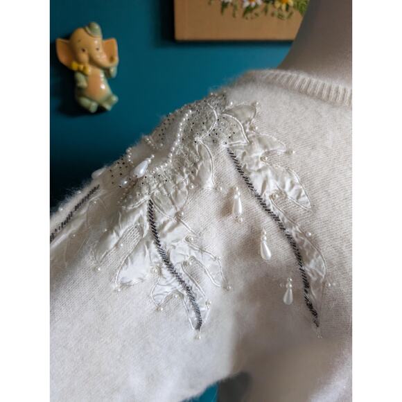 Vintage carducci wool and angora sweater with applique beaded pearls in white - Picture 2 of 8